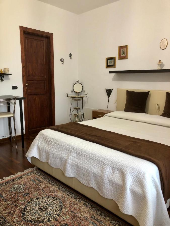 B&B Roomantic & Piscina Idromassaggio チェファル エクステリア 写真