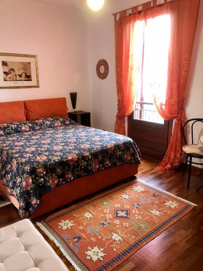 B&B Roomantic & Piscina Idromassaggio チェファル エクステリア 写真