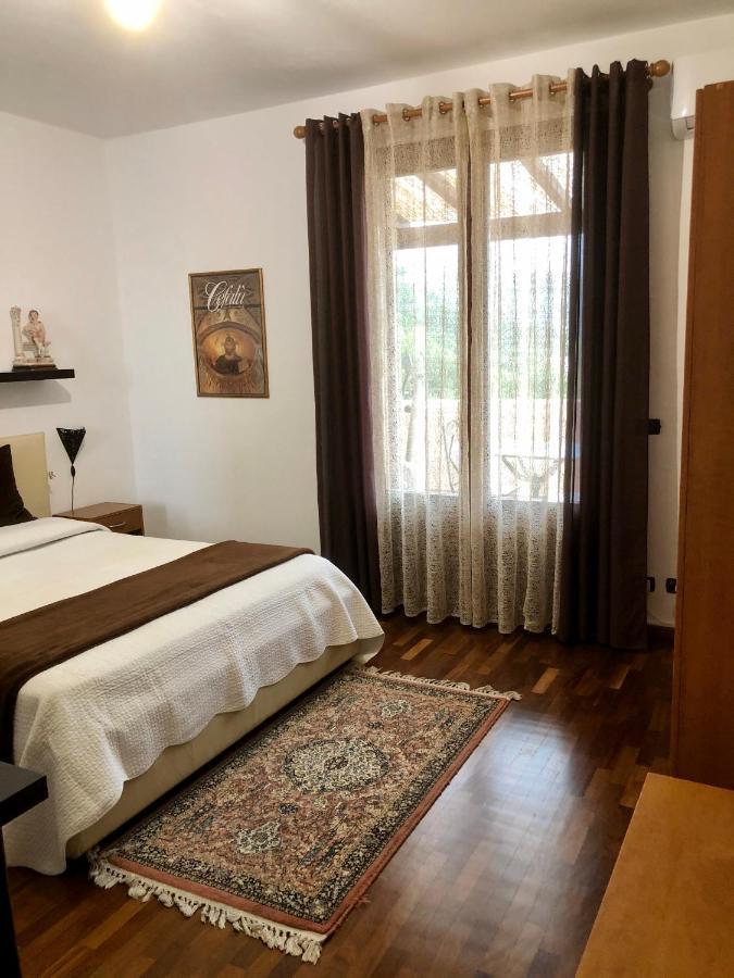 B&B Roomantic & Piscina Idromassaggio チェファル エクステリア 写真