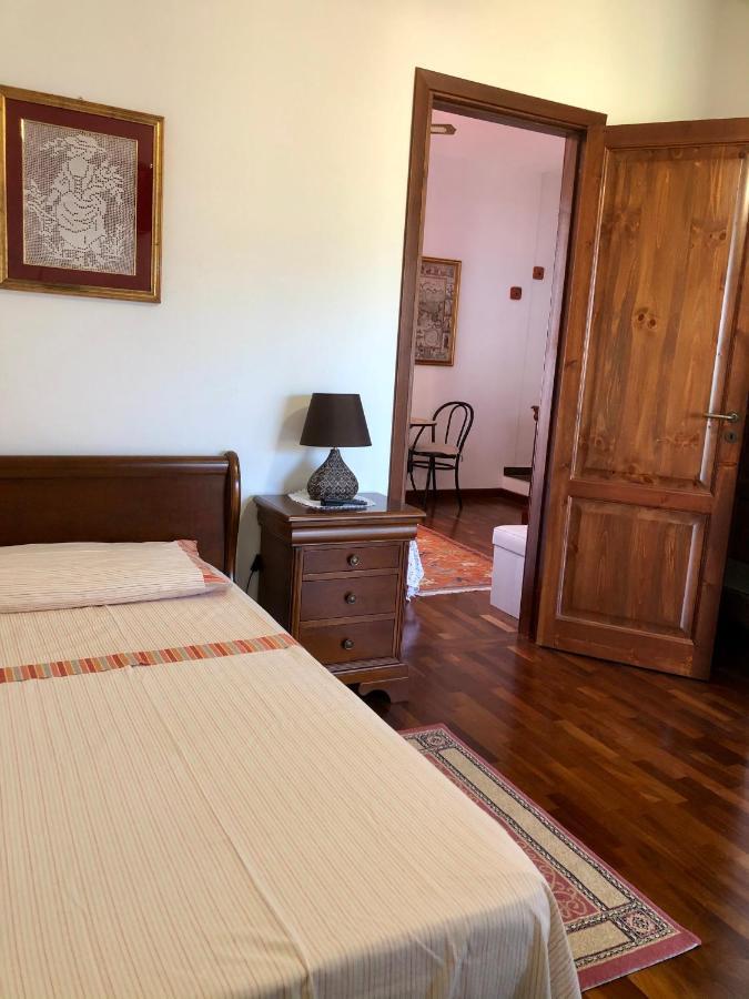 B&B Roomantic & Piscina Idromassaggio チェファル エクステリア 写真