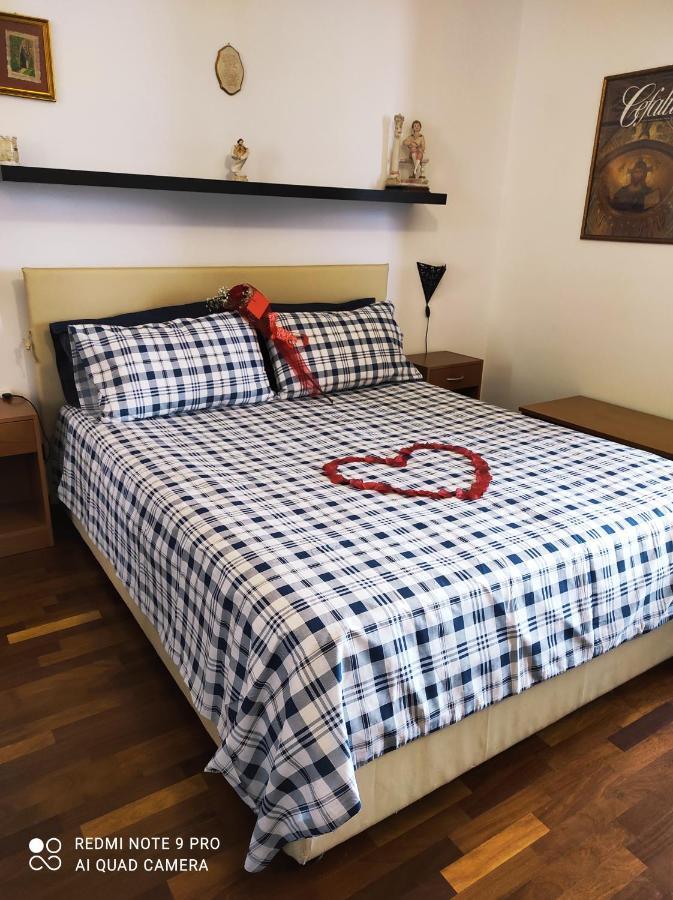 B&B Roomantic & Piscina Idromassaggio チェファル エクステリア 写真