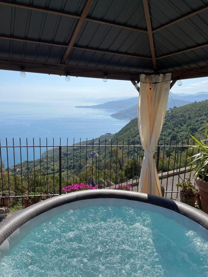 B&B Roomantic & Piscina Idromassaggio チェファル エクステリア 写真