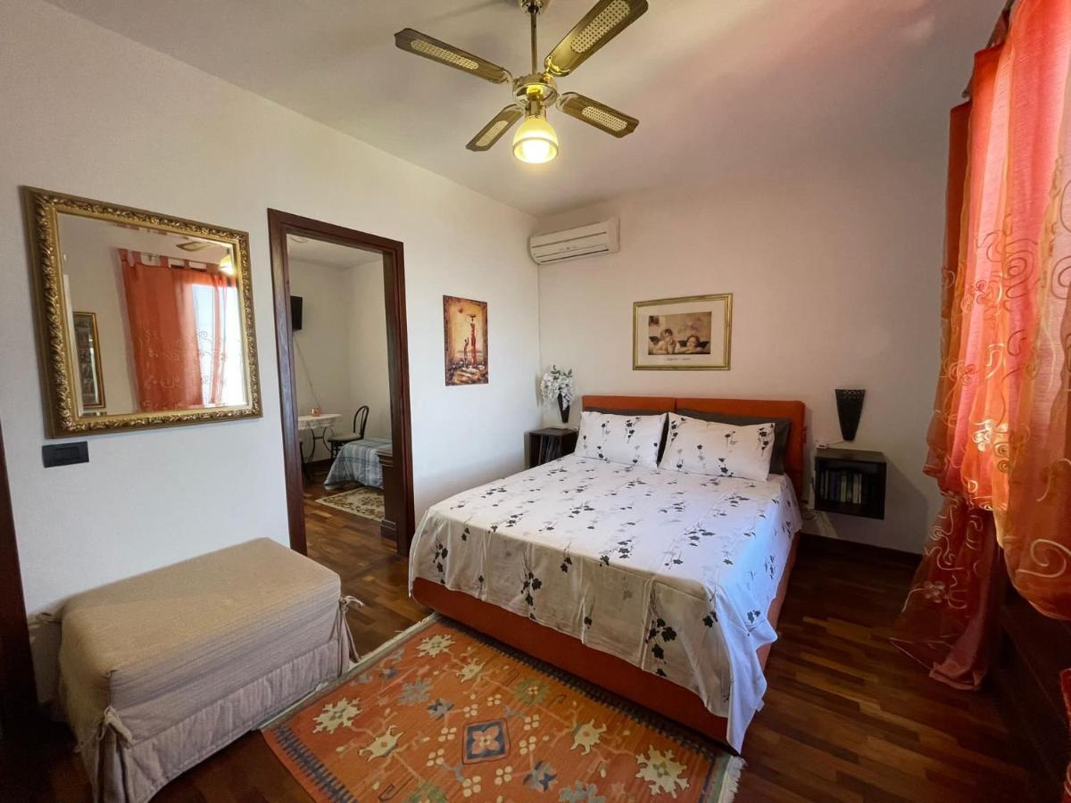 B&B Roomantic & Piscina Idromassaggio チェファル エクステリア 写真