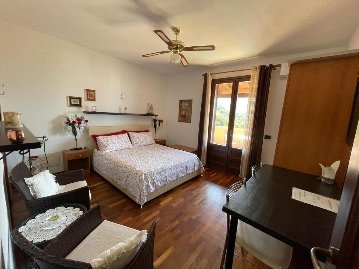 B&B Roomantic & Piscina Idromassaggio チェファル エクステリア 写真