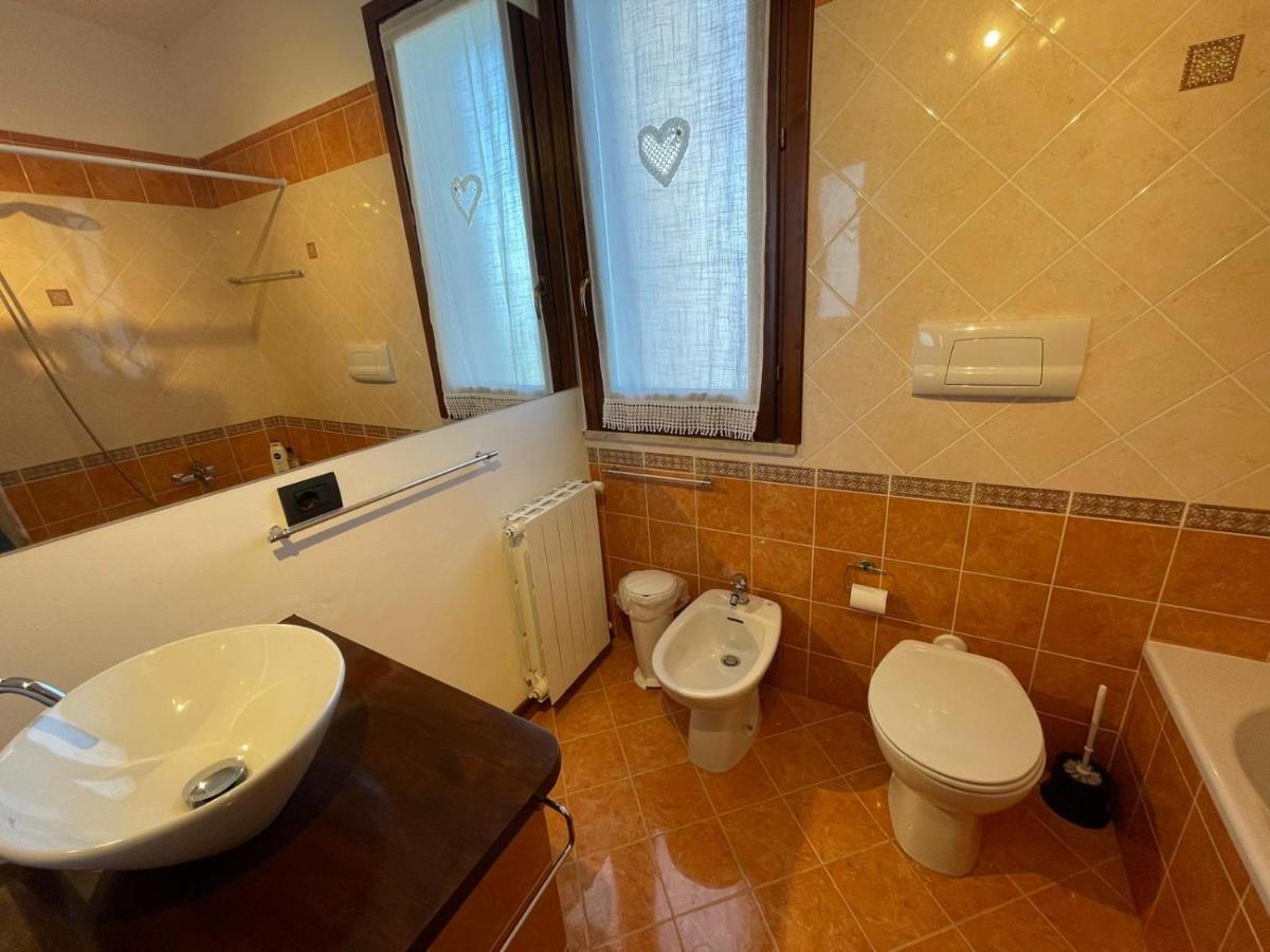 B&B Roomantic & Piscina Idromassaggio チェファル エクステリア 写真