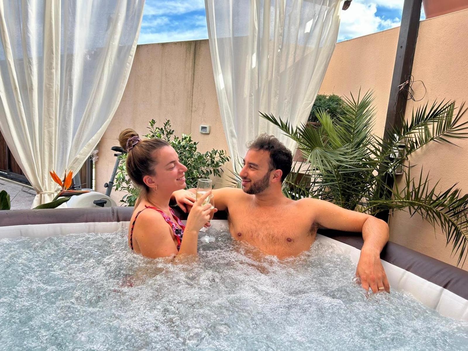 B&B Roomantic & Piscina Idromassaggio チェファル エクステリア 写真